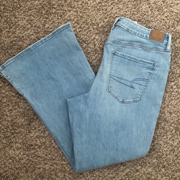 NWT - AE Next Level Curvy Super High-Waisted Flare Jean - size 16 SHORT - Picture 5 of 7